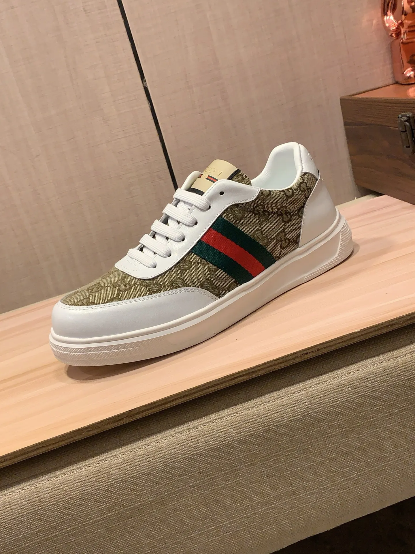 Men's Men's Shoes💰420💰💰🎩🎩[Lightning][Lightning] "Gucci*" The latest and most popular casual shoes, top brand [seduce] luxury ~ purchasing agency, top ~ quality. [Strong] The upper is made of imported breathable cowhide with material ➕ breathable sheepskin feet (•) and fine workmanship. The original stylish and stylish soft rubber wear-resistant and non-slip outsole is light and comfortable on the feet. The real thing looks better when photographed in person. 111: code: 38-44, 3️⃣ colors selected